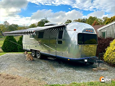 Airstream Office - Snowy Owl Farm